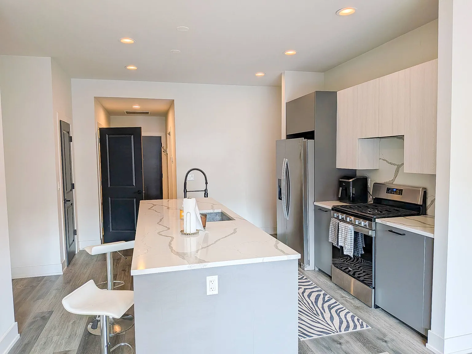 1220 N Bosworth Ave — Photo 2