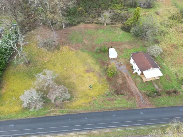 Hiawassee St, Hayesville, NC 28904