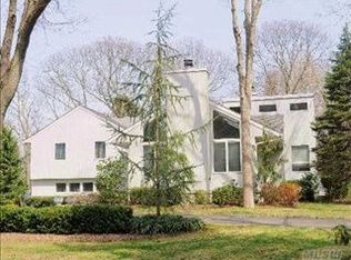 2 Foxridge Cir, Dix Hills, NY 11746