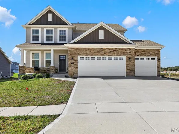 335 Valley Bluff Dr, Wentzville, MO 63385