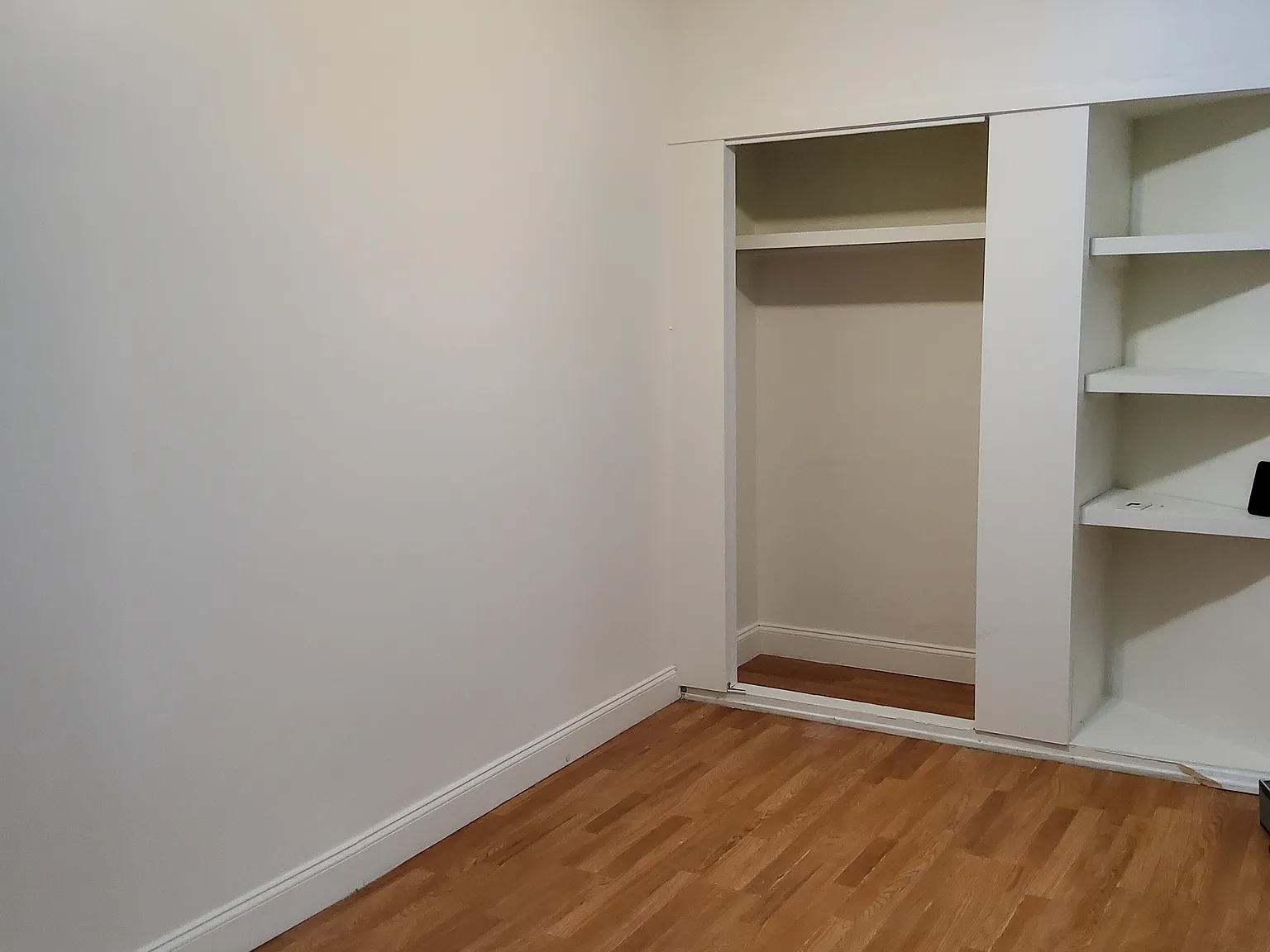 3 bed, 800 sqft, $1,975 — Photo 3