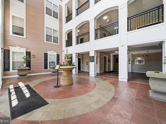 5th image of 501 Hungerford Dr APT 132