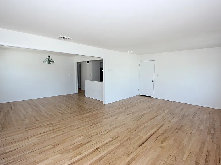 365 E 54th St #2 — Photo 2