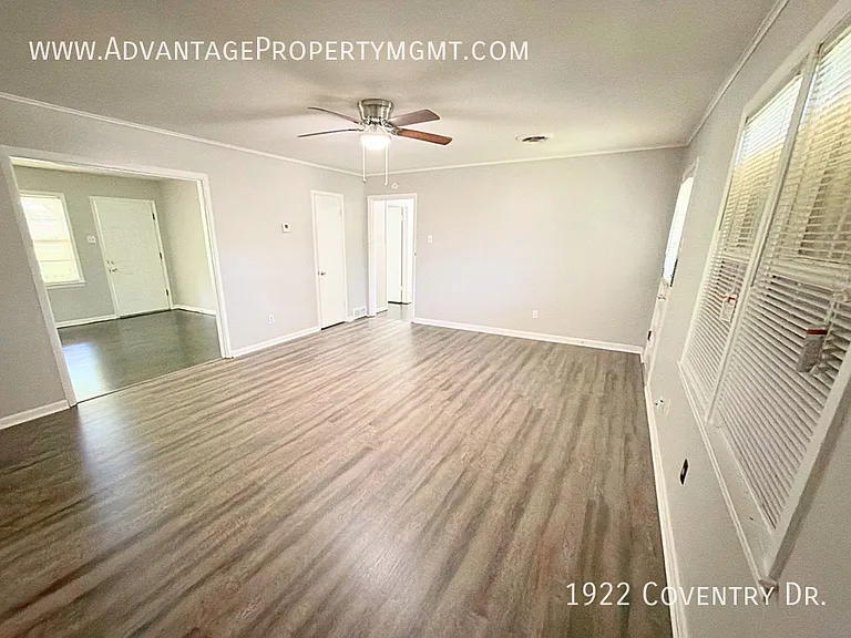 1922 Coventry Dr — Photo 3