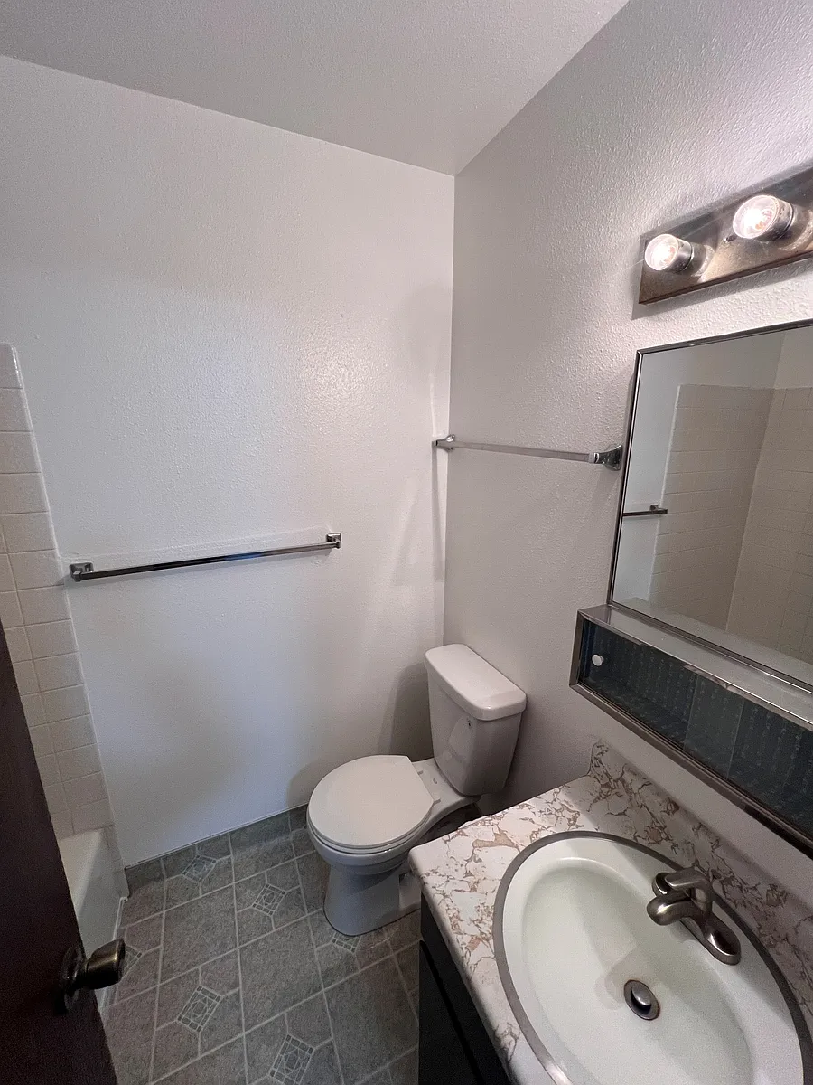 Building Photo - 1162 E 400 S