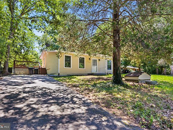 2nd image of 1035 Lakeview Dr