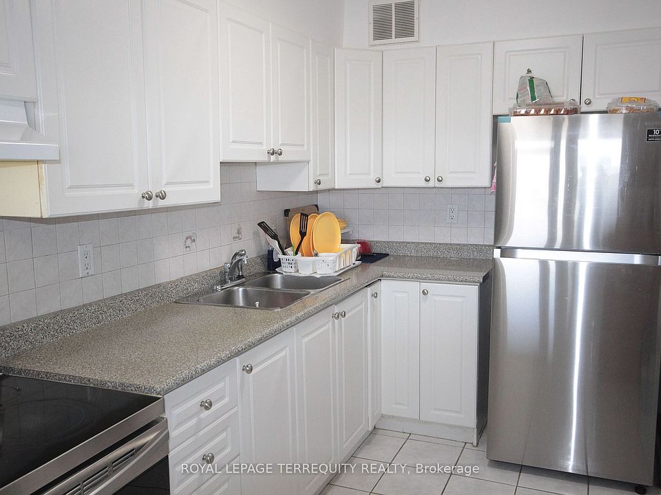 2nd image of 20 Forest Manor Rd #707