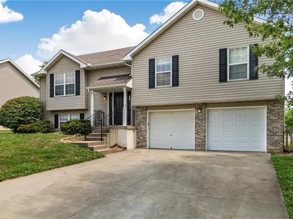 717 Hallbrooke Dr, Warrensburg, MO 64093