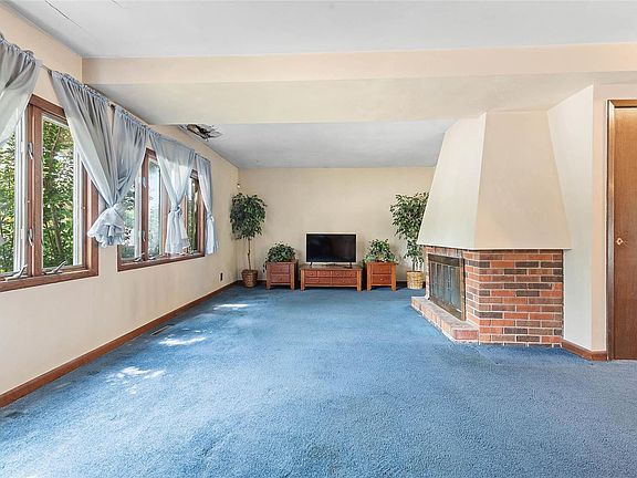 2nd image of 208 Coral Dr