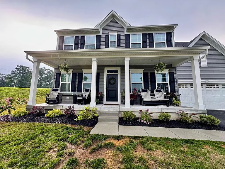 203 Braeburn Dr — Photo 1