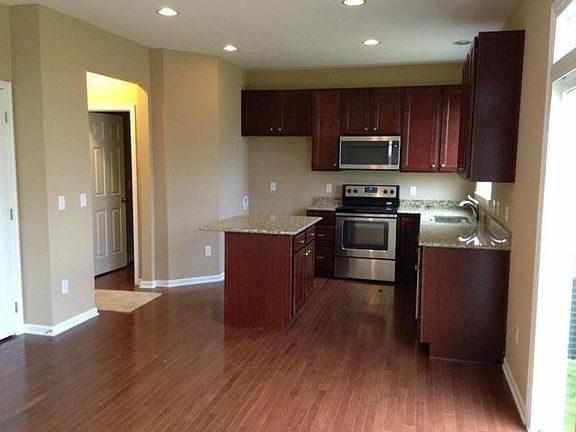 4th image of 125 Robinette St