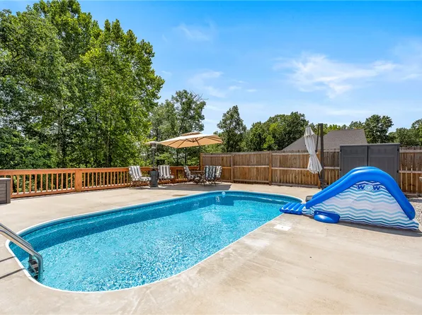 8557 Manor Dr, Bentonville, AR 72712