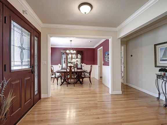 3rd image of 805 Bend Ave