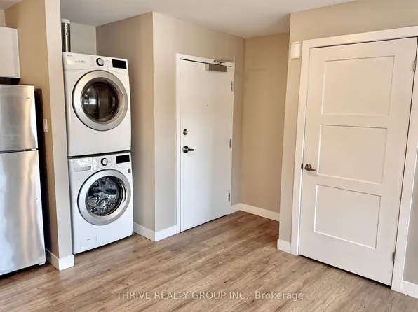 1277 Commissioners Rd W, London, ON