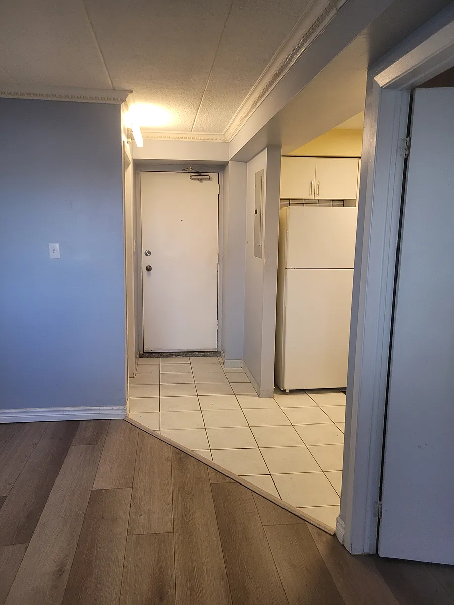 Building Photo - 350 Regina St N #G02