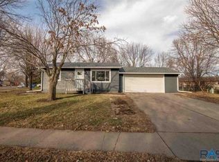5105 S Oakland Dr, Sioux Falls, SD 57106