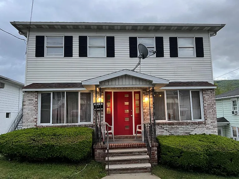 10 Ridge St — Photo 1