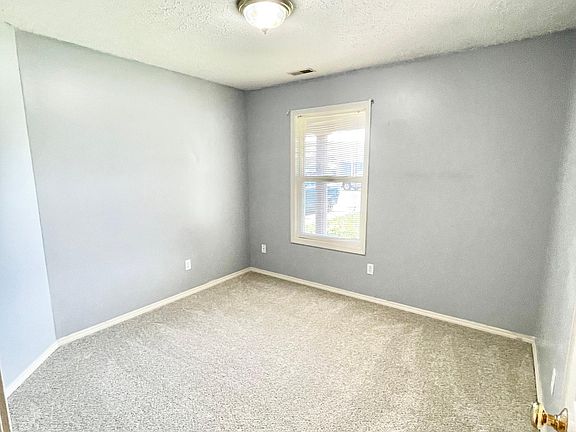 4th image of 2550 Heartland Greens Point