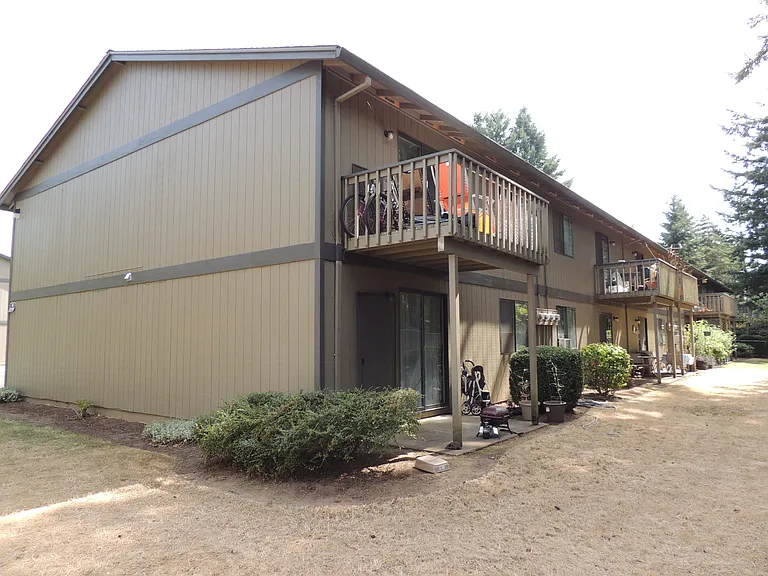 Evergreen Apartments — Photo 9