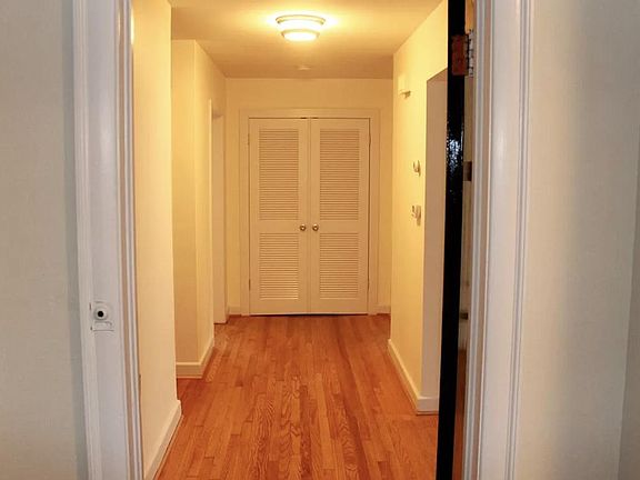 2nd image of 948 Harrington Ave APT D
