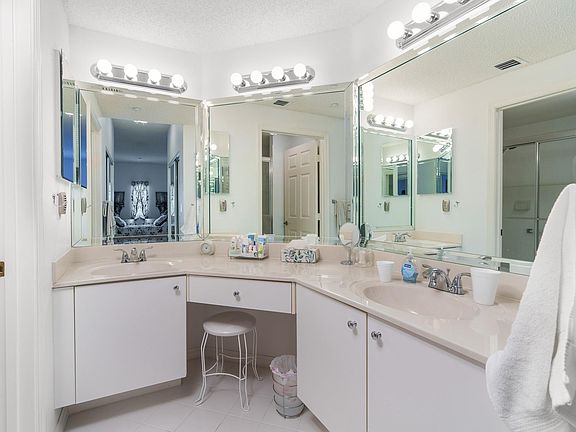 4th image of 7647 Southampton Terrace #202
