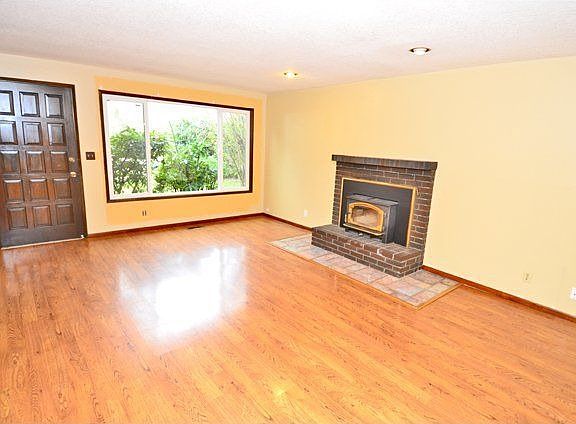 2nd image of 13325 SE Linden Ln