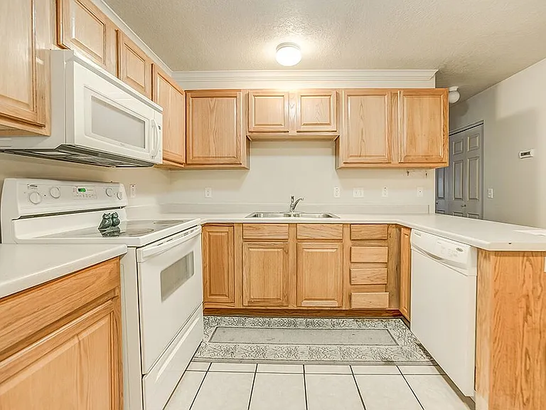 595 N University Ave #222 — Photo 4