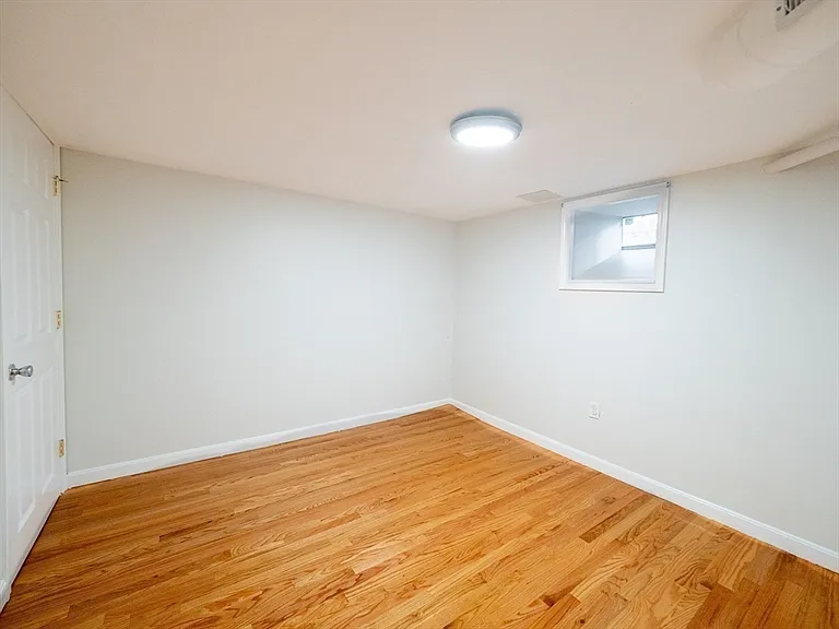 12 Adella Pl — Photo 36