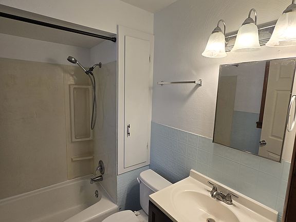 5th image of 3002 Holland St #2