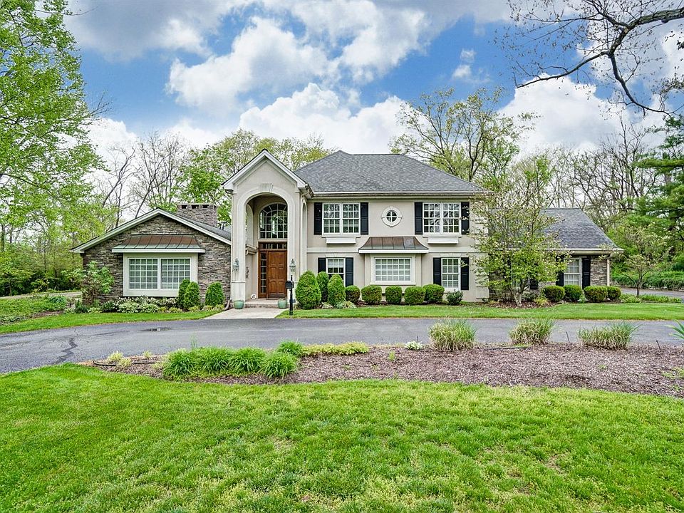 1st image of 300 Thorn Hill Ln