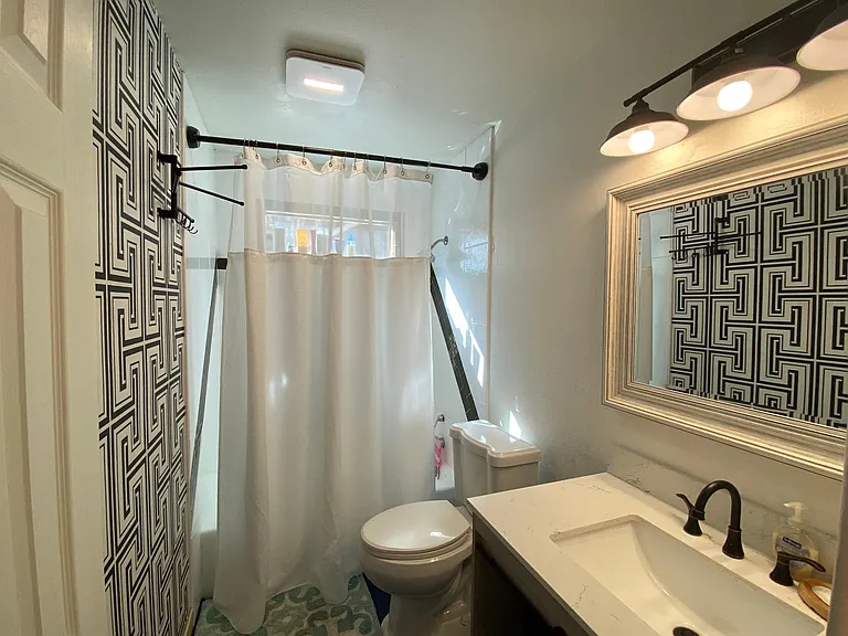 1435 Marion St #2 — Photo 9