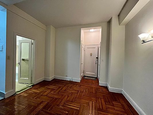 3rd image of 127 W 96th St APT 1D