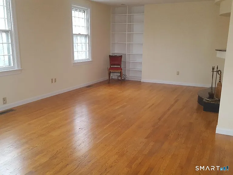 19 Grand Ave — Photo 6