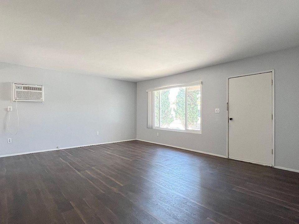 1st image of 640 Ward St #4