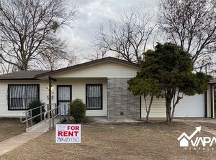 4126 Silver Lake Dr, San Antonio, TX 78219