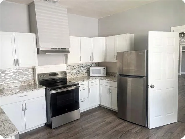 429 Chalmette St — Photo 12