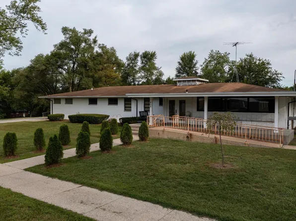 404 10th St SW, Demotte, IN 46310