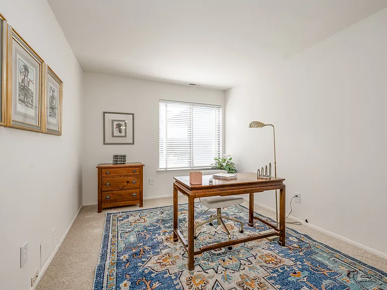 Green Hill Apartments — Photo 25