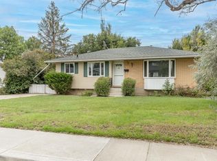 418 S 3rd Ave E, Bow Island, AB T0K0G0