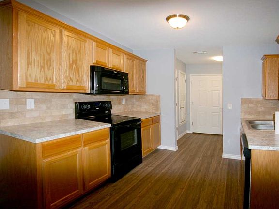 5th image of 901 E Avenue B