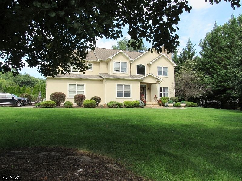 1st image of 5 Pilgrim Ct