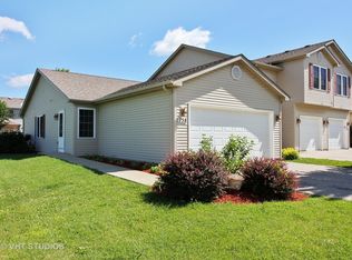 738 Carlisle Dr, Woodstock, IL 60098