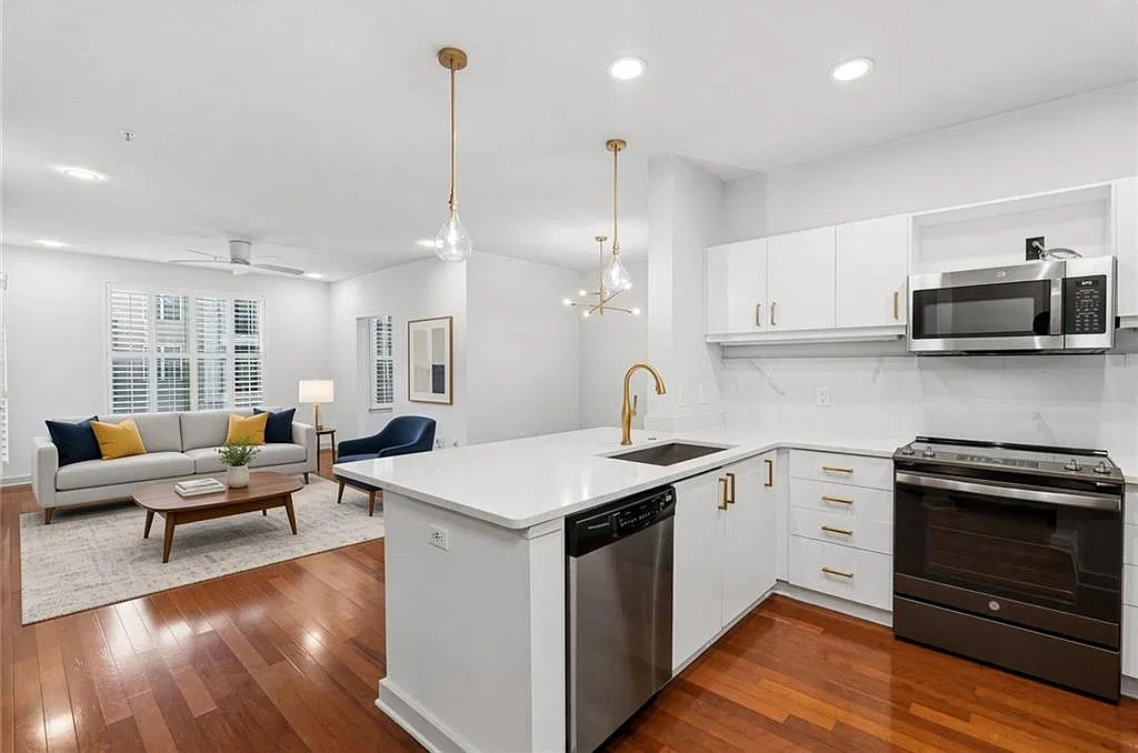 1 bed, 1.0 bath, 915 sqft, $1,750 — Photo 2