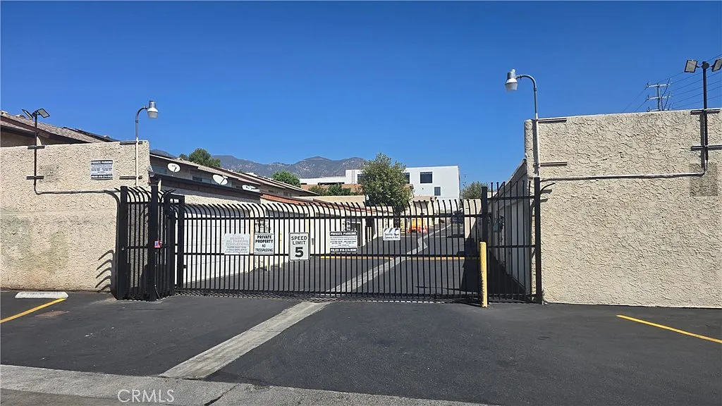 2 bed, 1.5 bath, 1100 sqft, $2,600 — Photo 3