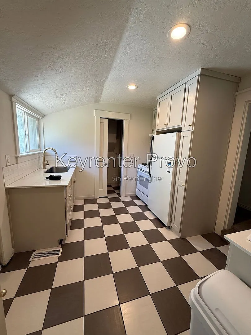 2 bed, 1.0 bath, 850 sqft, $1,400 — Photo 1