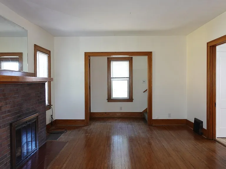 914 E Losey St — Photo 21