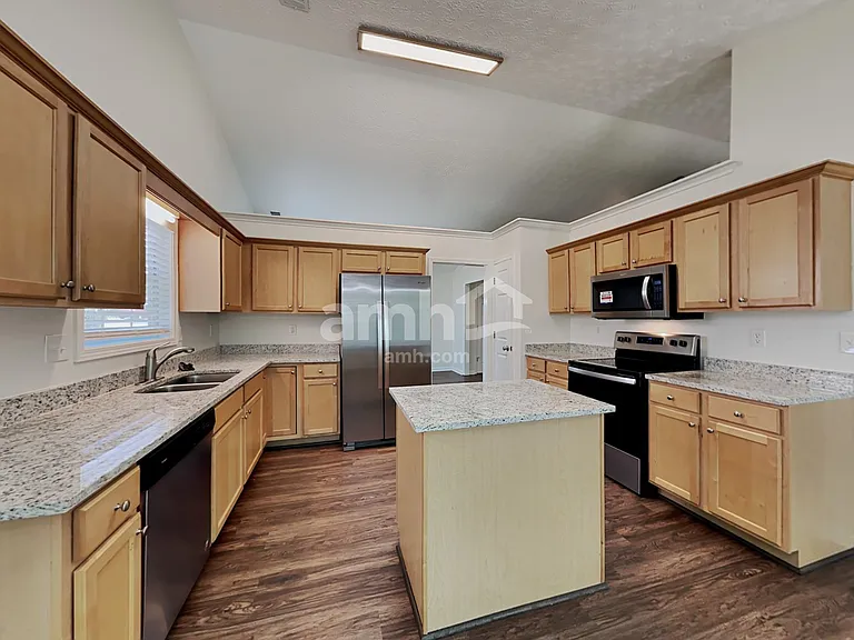 3120 Victoria Park Dr — Photo 3