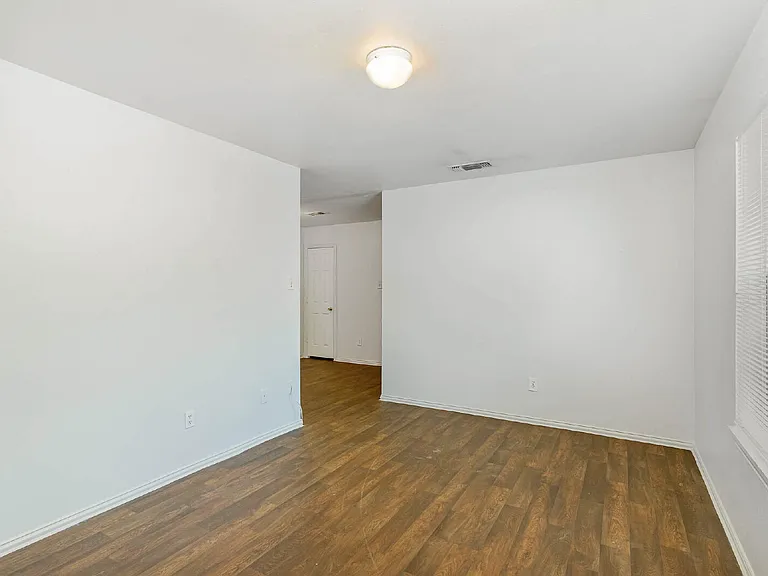 2907 La Salle St — Photo 18