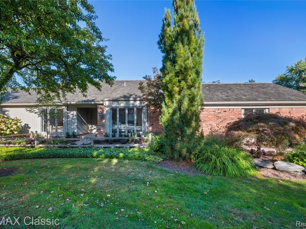 3930 Maple W, West Bloomfield, MI 48323