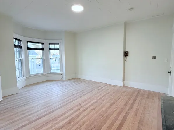 138 Prichard St #5, Fitchburg, MA 01420